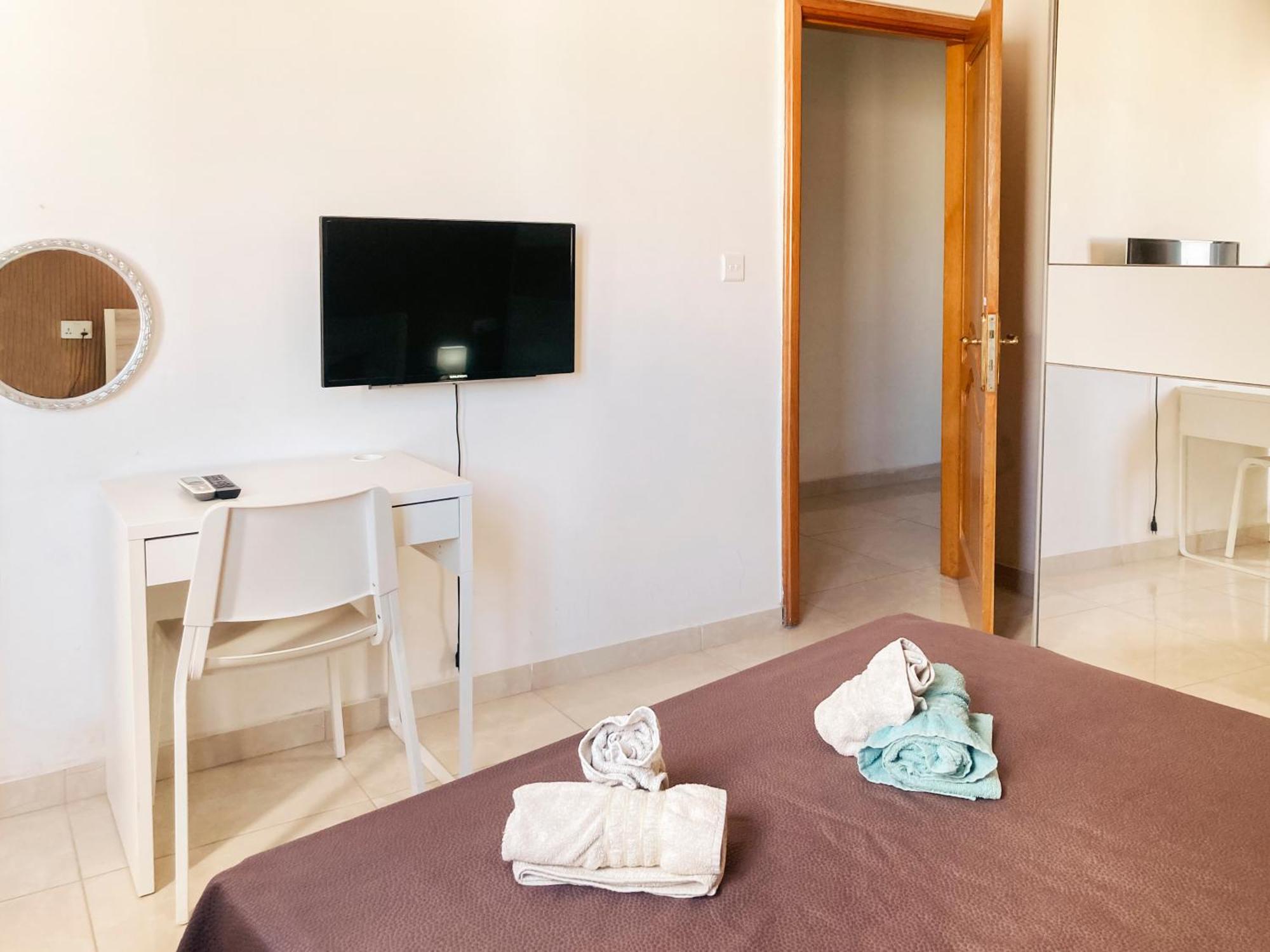 Xl Central Home - Sleeps 10 People Pietà Exterior foto