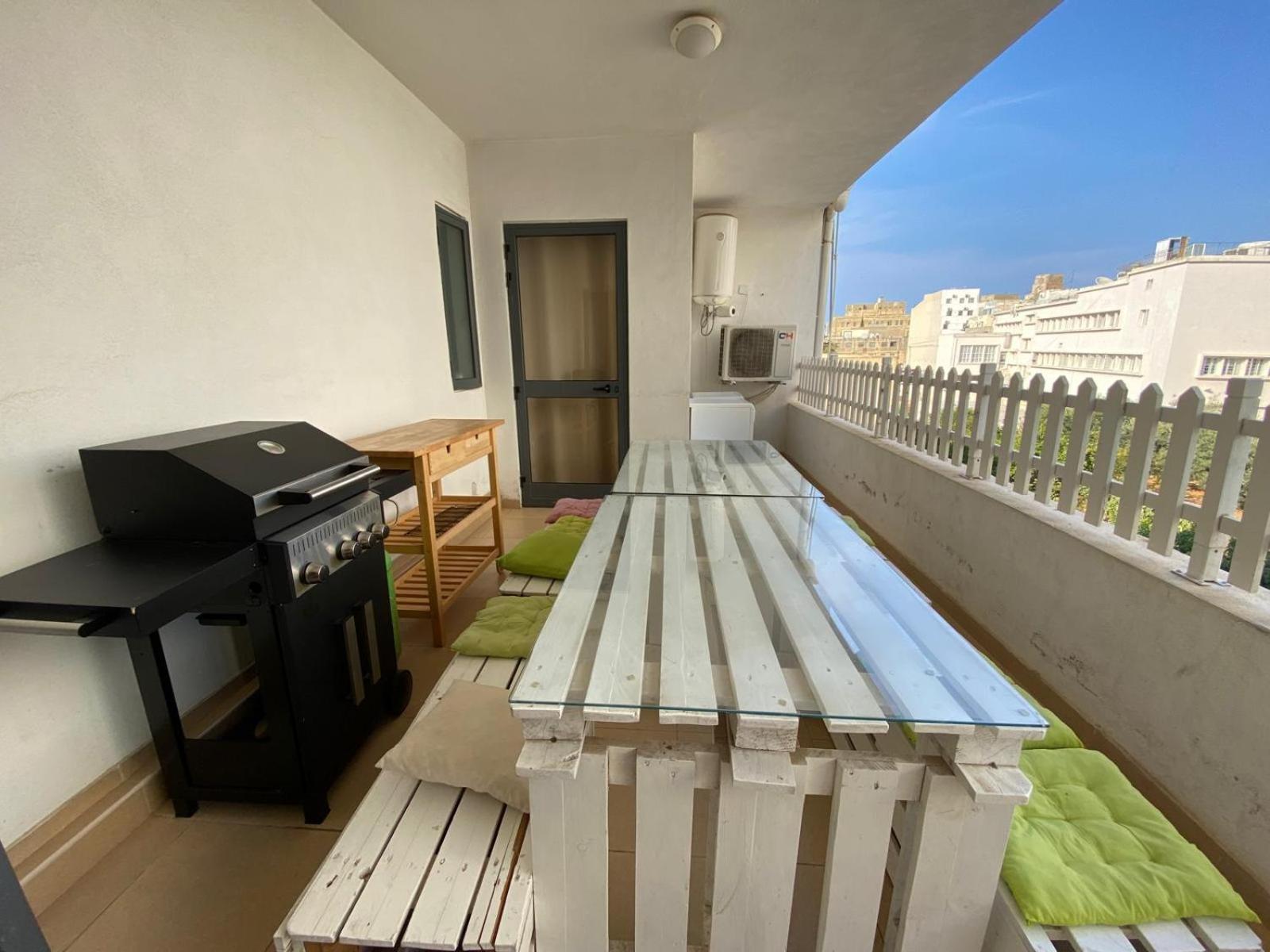 Xl Central Home - Sleeps 10 People Pietà Exterior foto